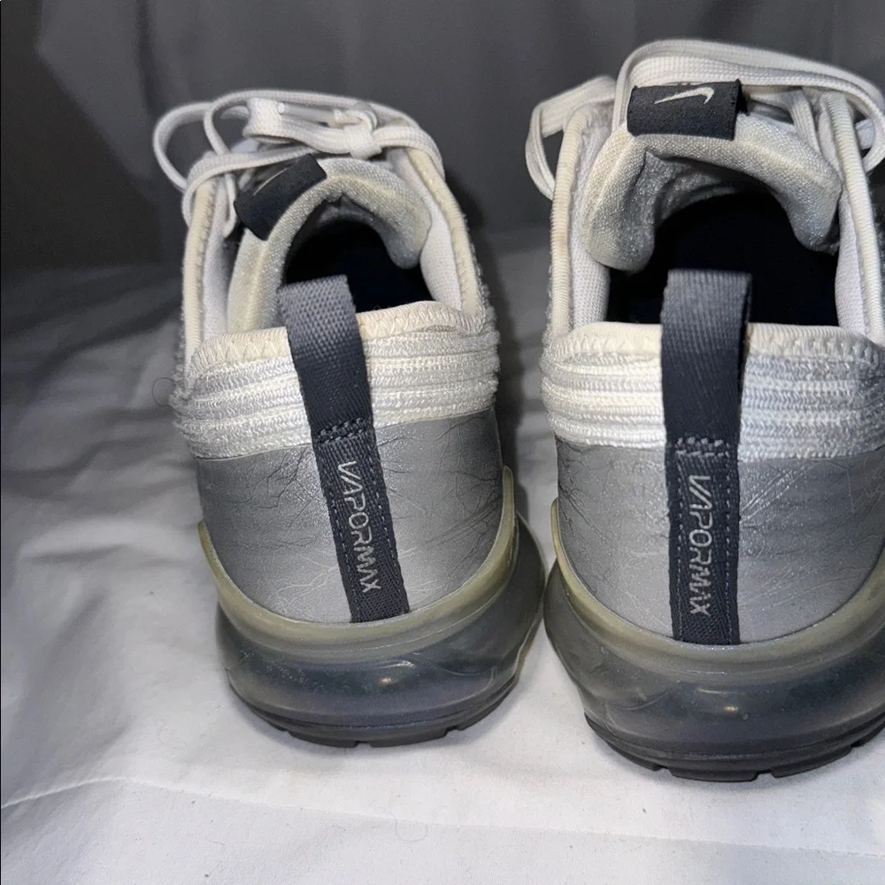Nike Air VaporMax Kids 6Y White Gray Running Sneakers Youth Athletic